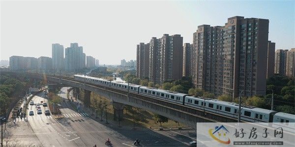 摄图网_501571228_地铁沿线楼盘（企业商用）.jpg